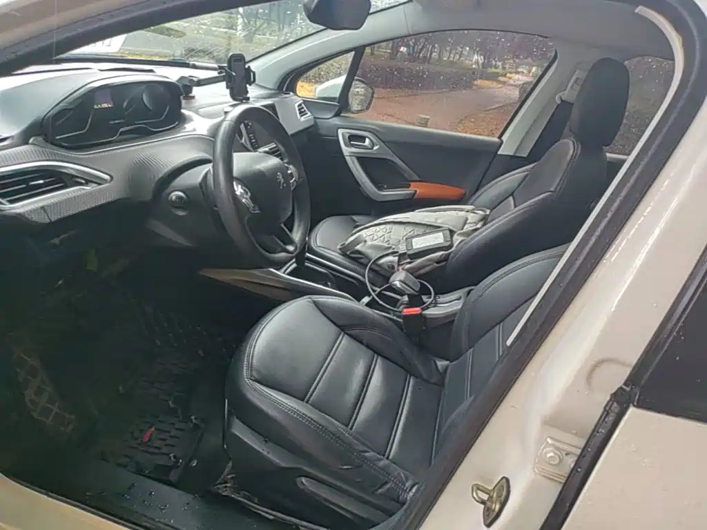 Peugeot 2008 2015 2014 1.6L Automatic Fashion Edition
