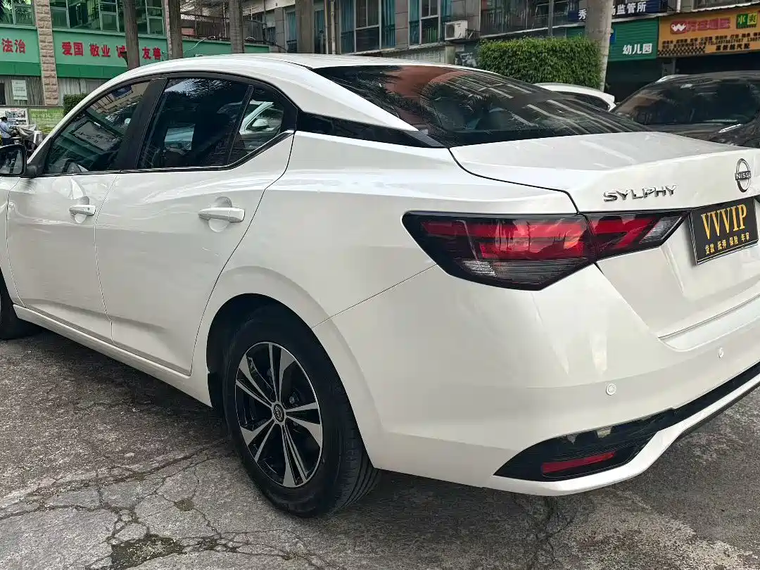 صورة 9 - Nissan Sylphy