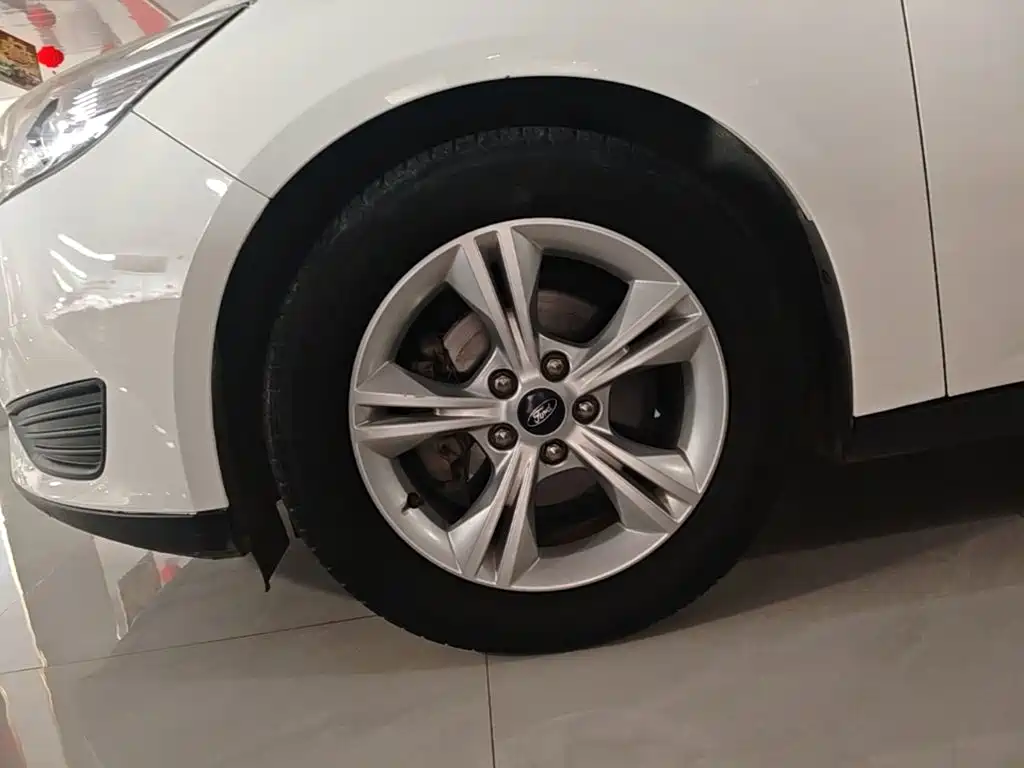 Фото 23 - Ford Focus