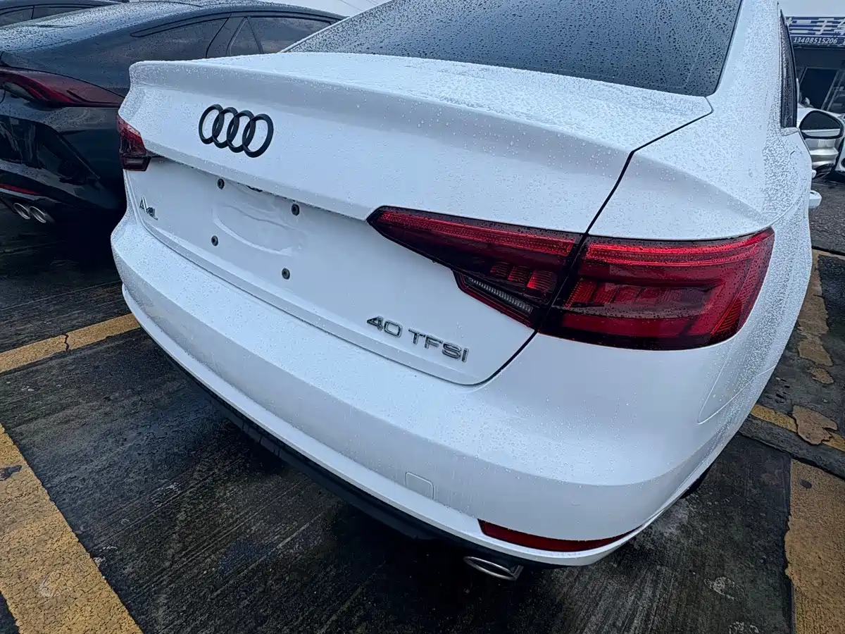 Photo 15 - Audi A4L
