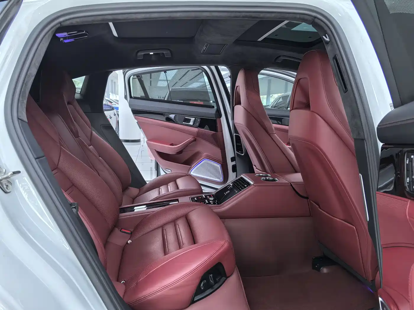 Porsche Panamera 2023 Panamera Executive Long Wheelbase Platinum Edition 2.9T фото 13