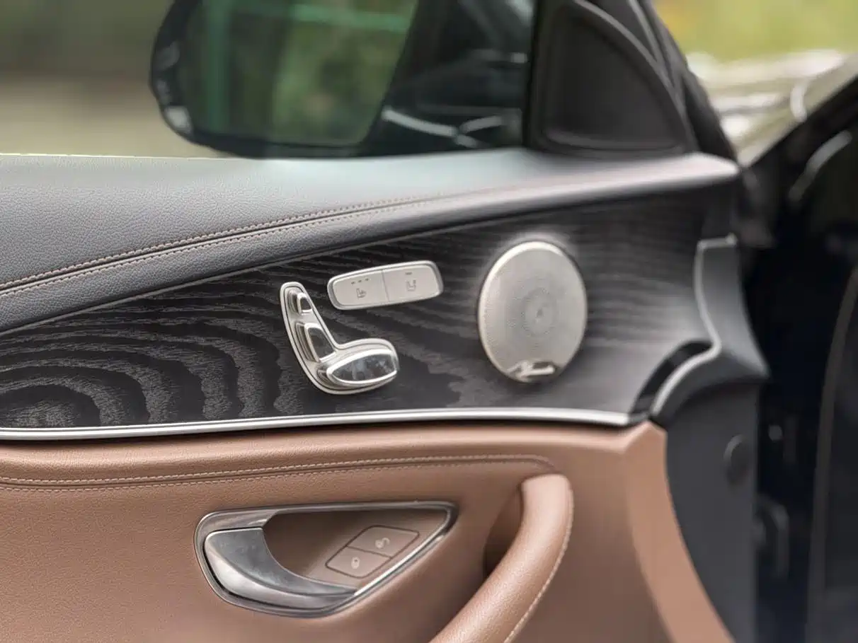 Фото 7 - Mercedes-Benz E-Class