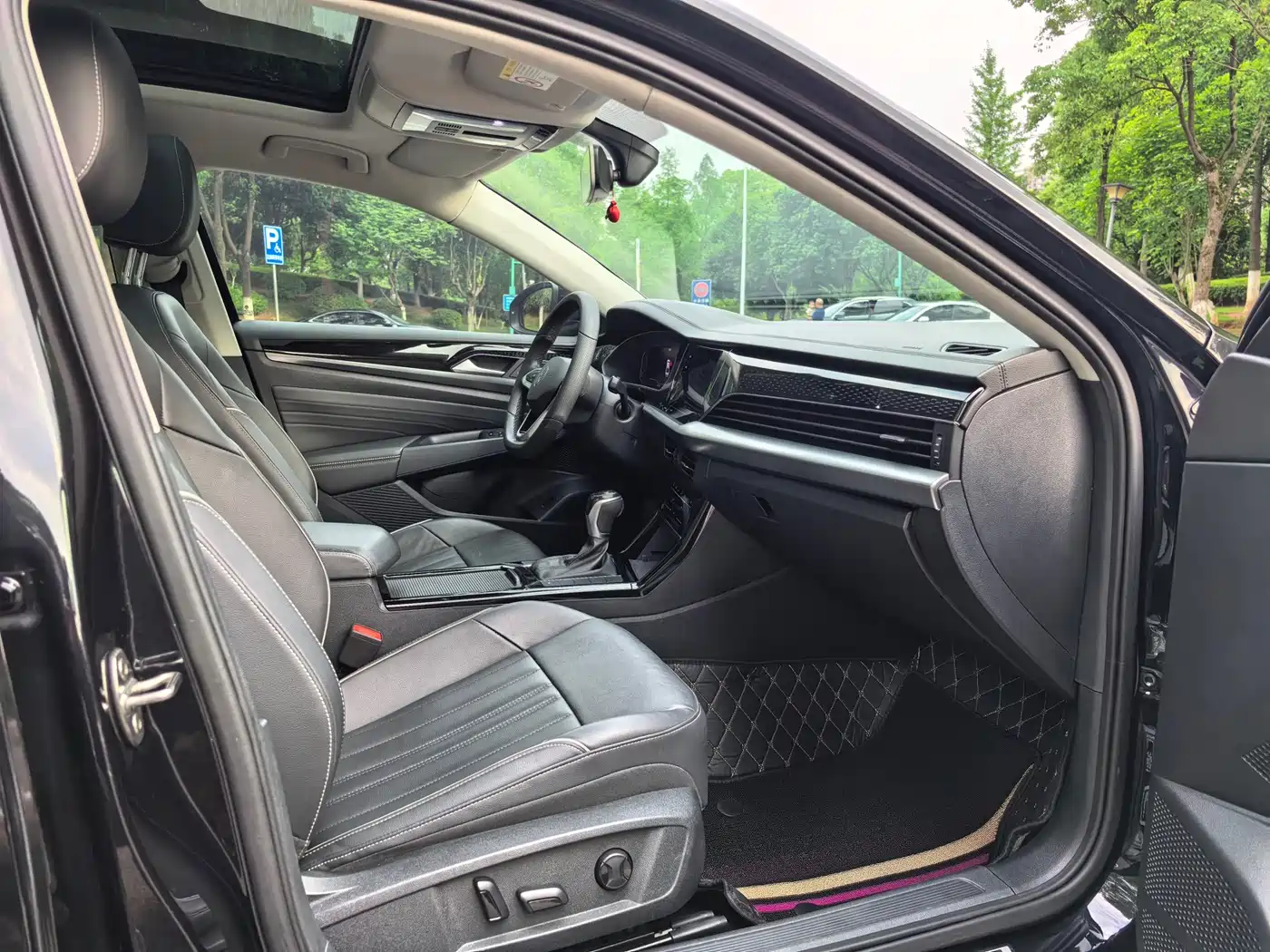 Volkswagen Passat 2022 330TSI Starlight Elite Edition фото 12