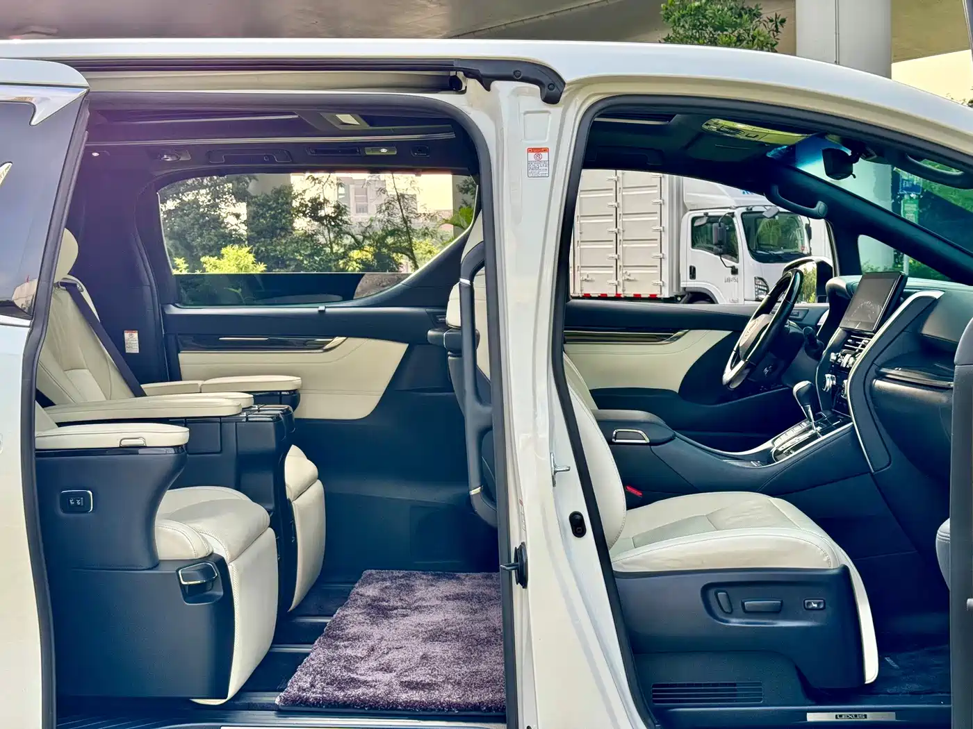 Lexus LM 2020 2020 300h Seven-Seater Elegance Edition