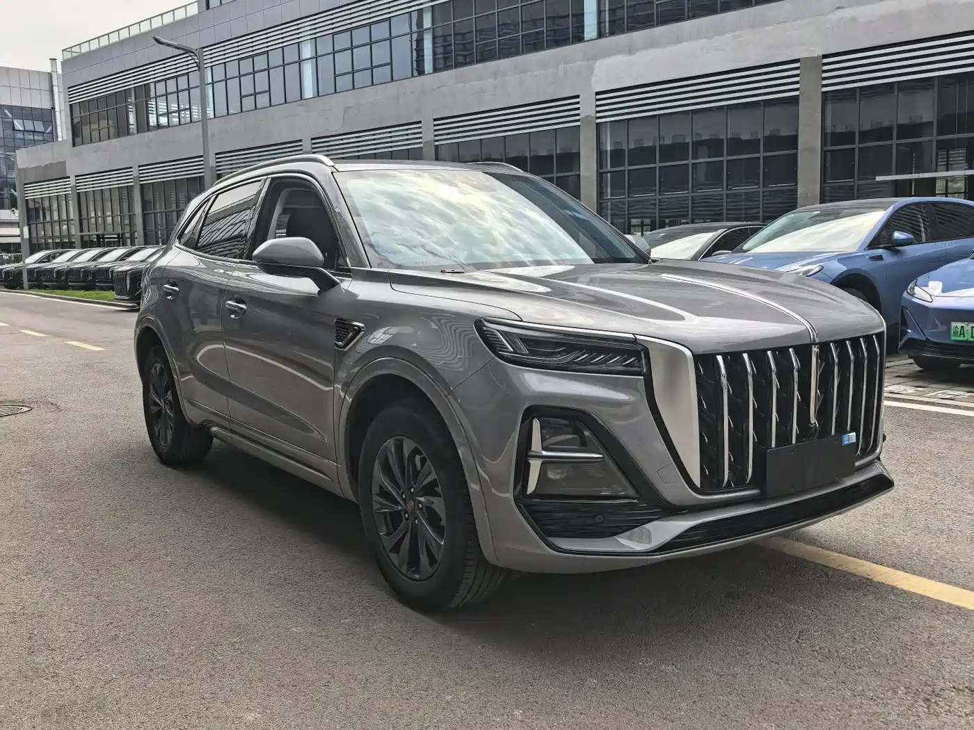 Hongqi HS5 2023 2.0T Flag Enjoy Pro Edition фото 3
