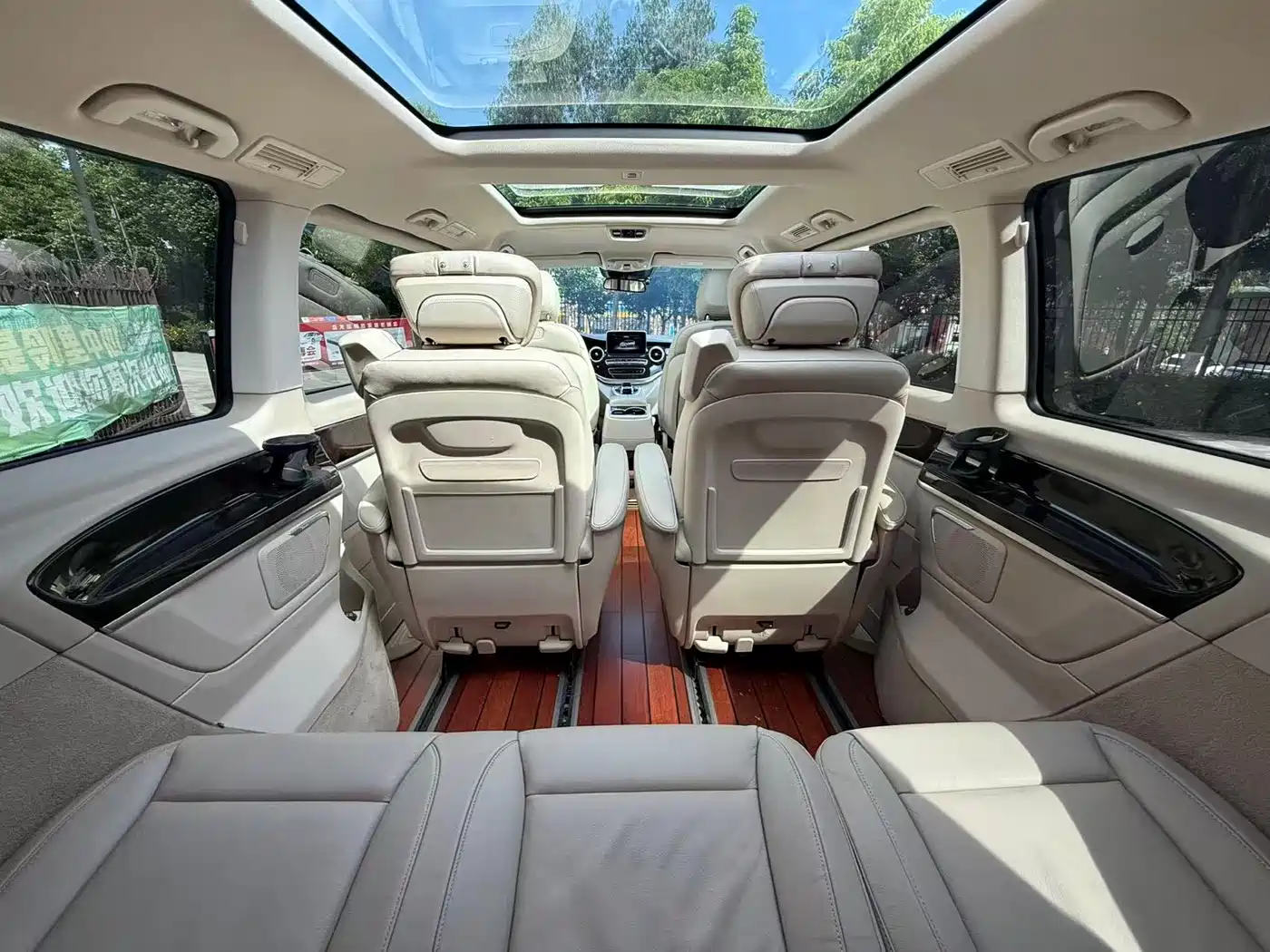 Mercedes-Benz V-Class 2018 V 260 L Premium Long Wheelbase Edition China VI фото 38