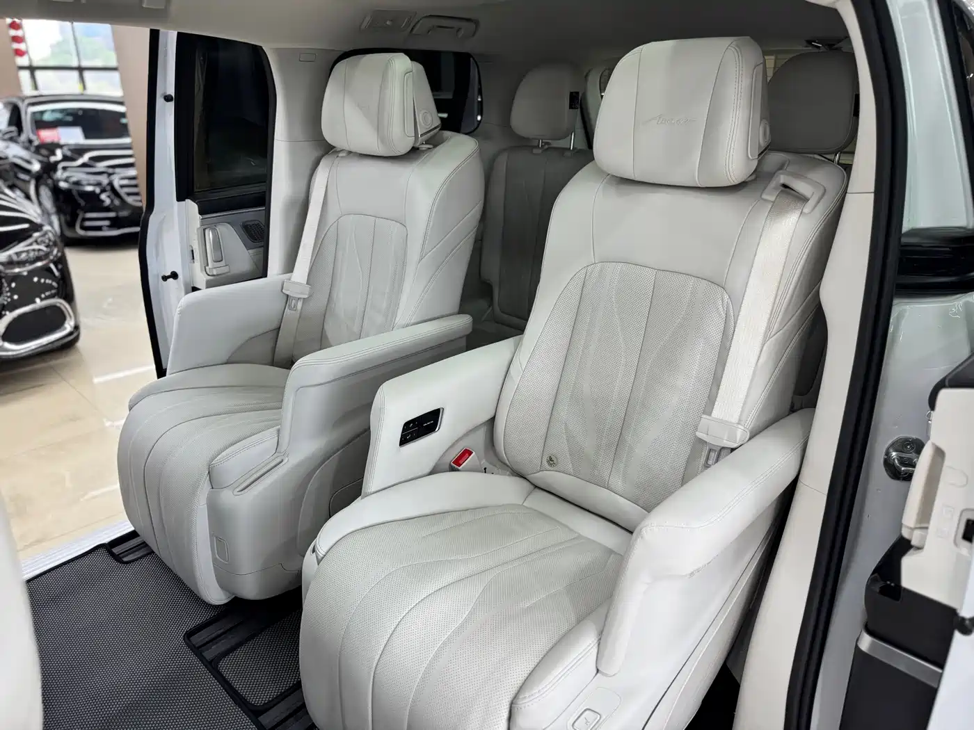 Buick GL8 New Energy 2024 Landglory Premium Edition 7-Seater фото 24