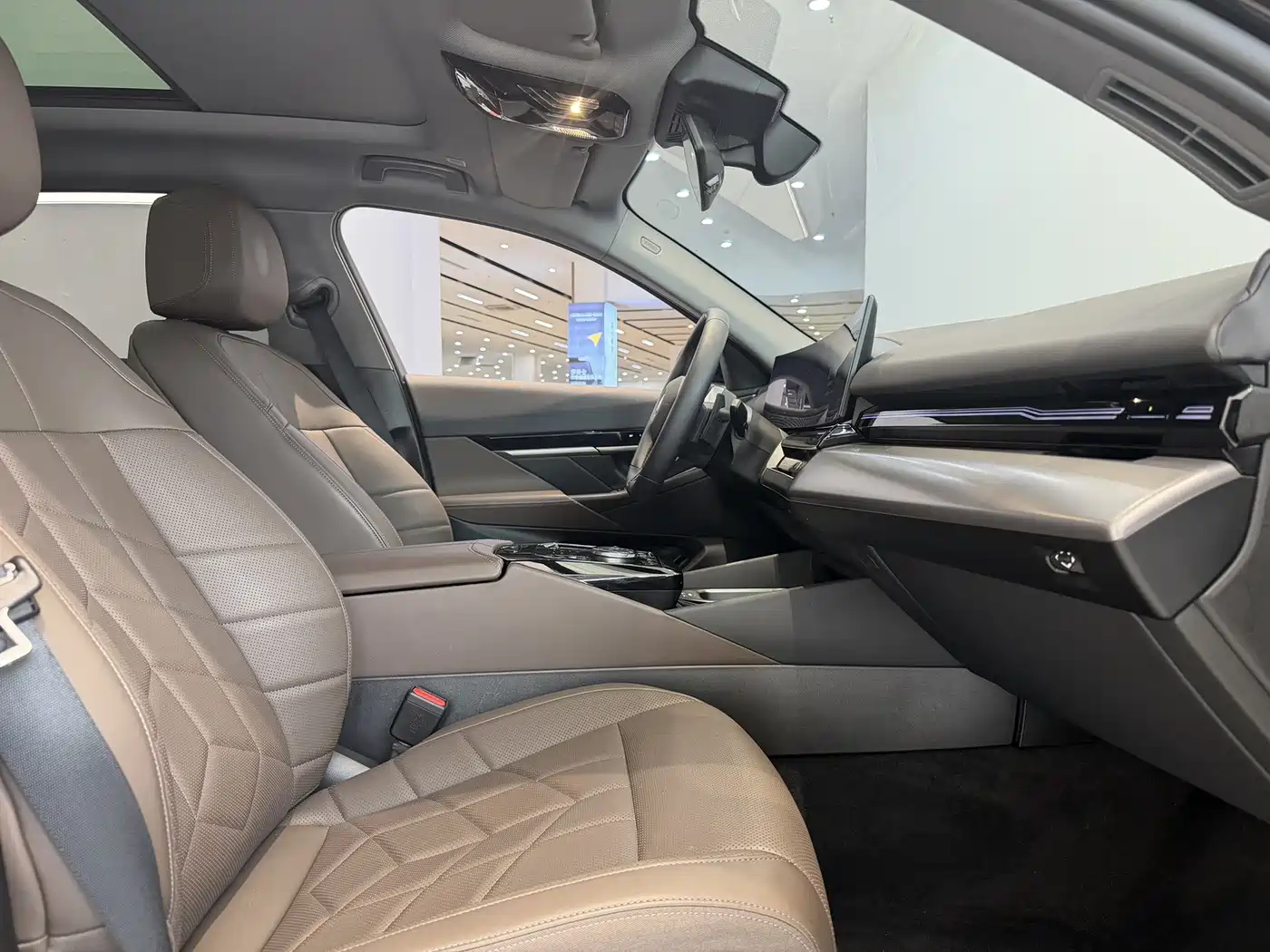 BMW 5 Series 2024 525Li M Sport Package фото 13