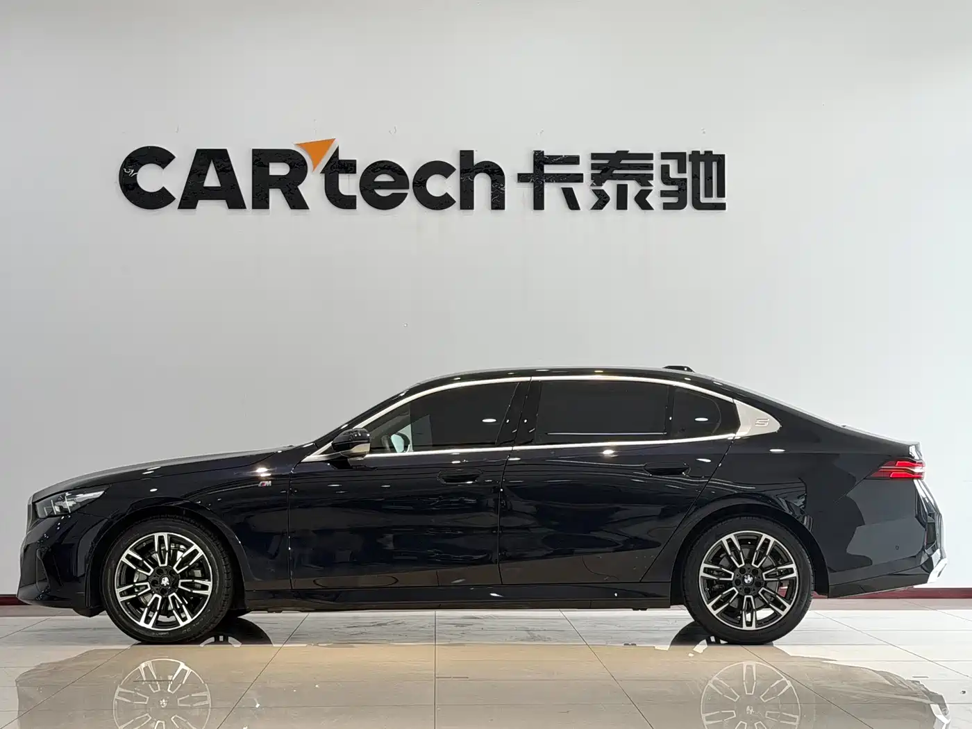 BMW 5 Series 2024 525Li M Sport Package фото 4