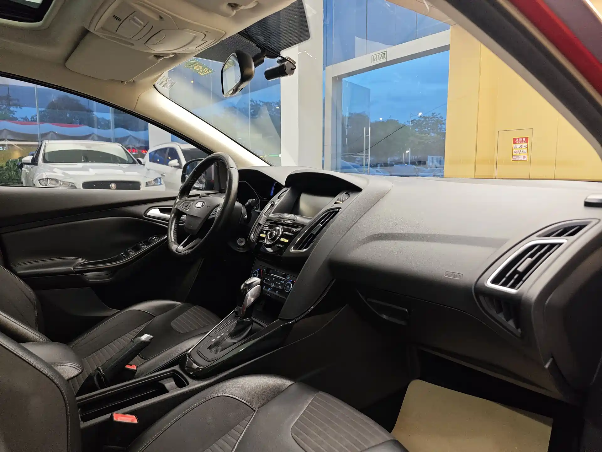 Фото 30 - Ford Focus