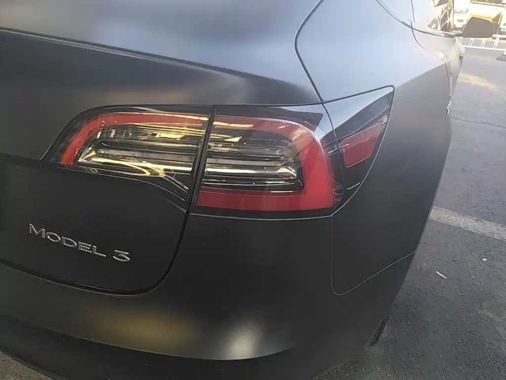 Фото 8 - Tesla Model 3