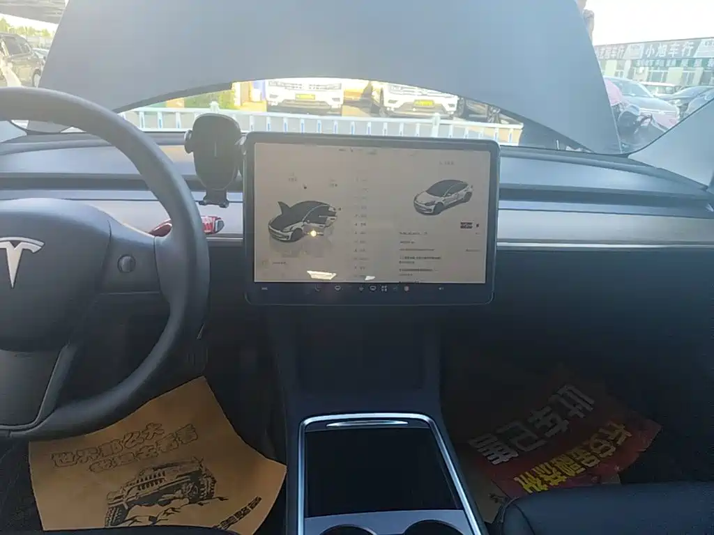 Фото 13 - Tesla Model 3