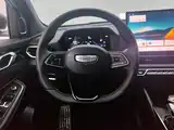 Фото 15 - Geely Coolray