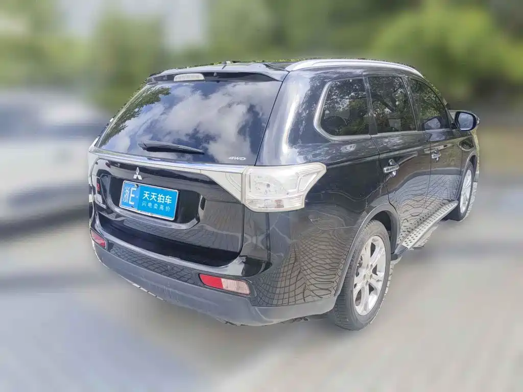 Mitsubishi Outlander (Import) 2015 2014 2.4L 4WD Luxury Value Edition 5-seater