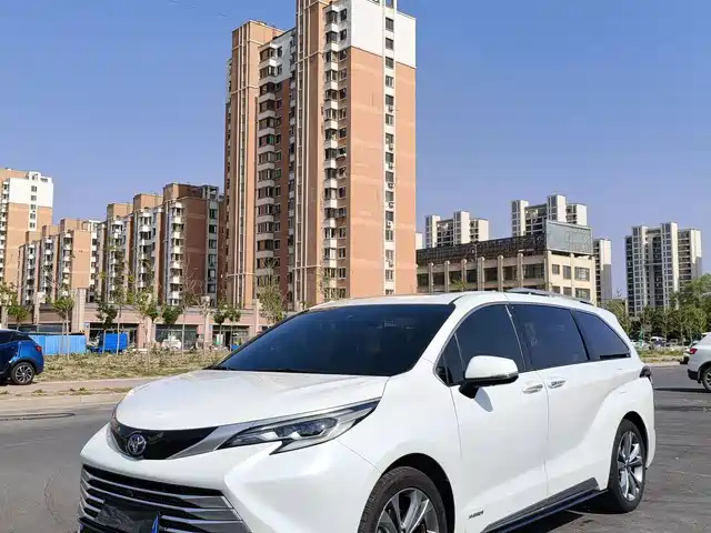 Toyota Sienna 2023 2.5L Hybrid Platinum Edition