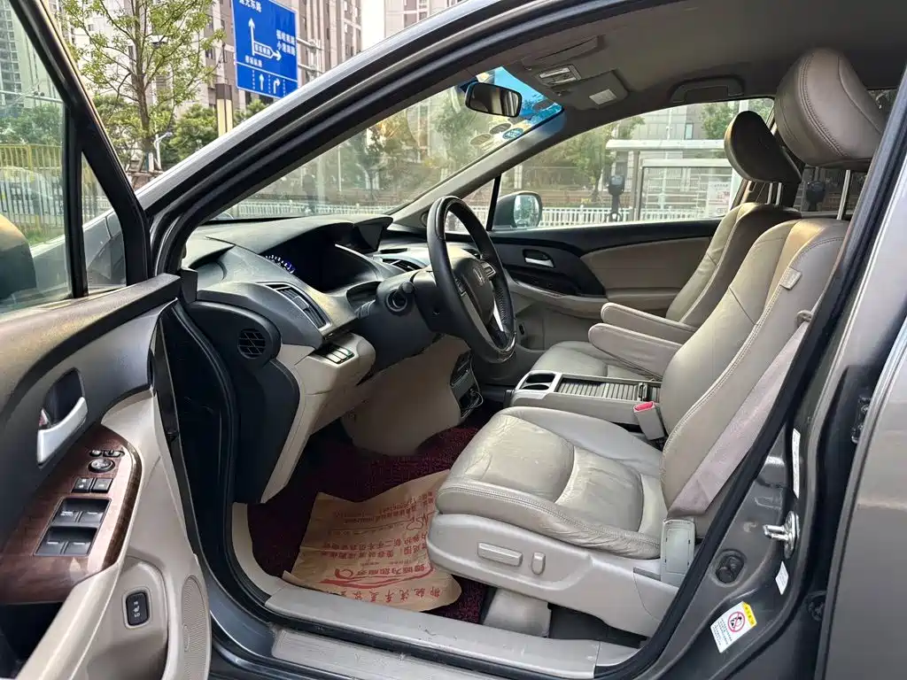 Фото 6 - Honda Odyssey