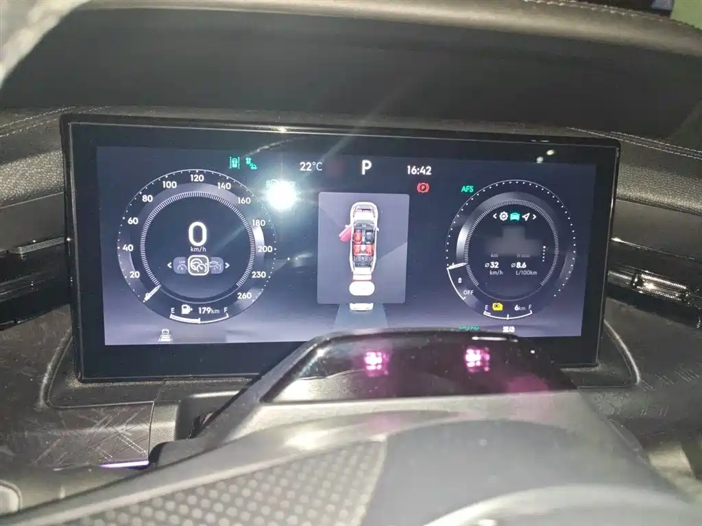 Lynk & Co 09 EM-P 2021 2.0T PHEV Halo 6-seater фото 4