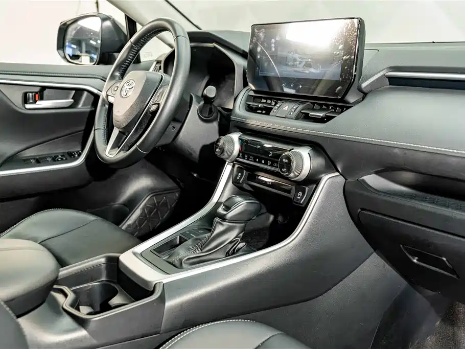 Toyota Wildlander 2024 2023 2.0L CVT FWD Luxury PLUS