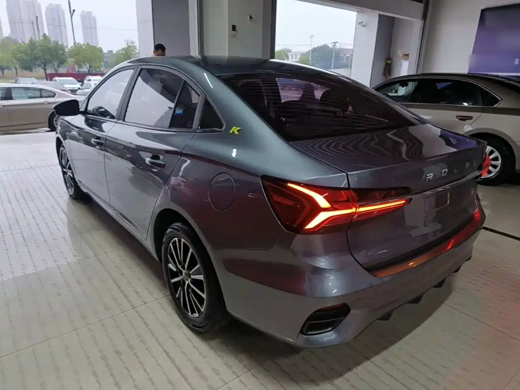 Фото 5 - Roewe i5