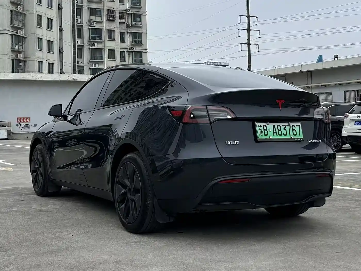 TESLA MODEL Y