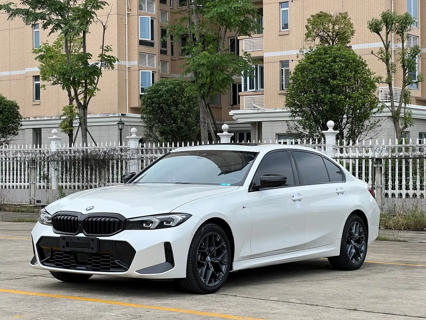 BMW 3 Series 2025 330Li M Sport Night Edition