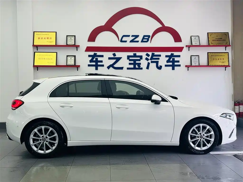 Mercedes-Benz A-Class (Import) 2022 A 200 Dynamic фото 8
