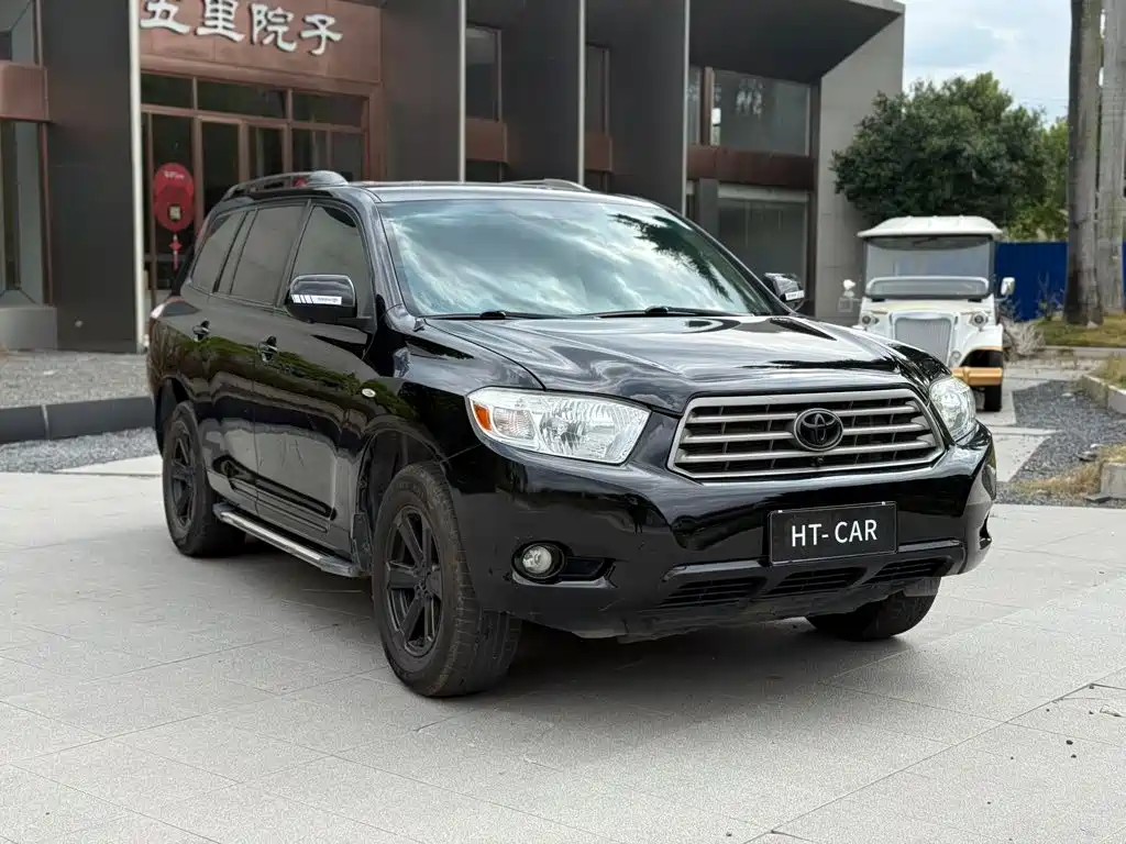 Photo 2 - Toyota Highlander