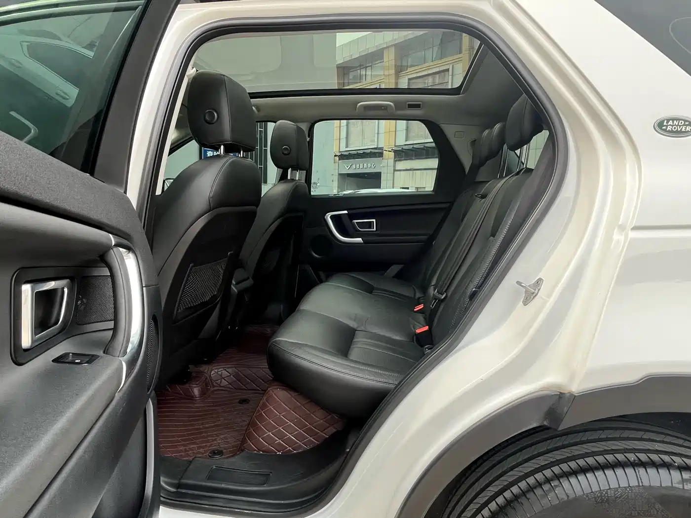 Land Rover Discovery Sport 2018 240PS SE Edition фото 13