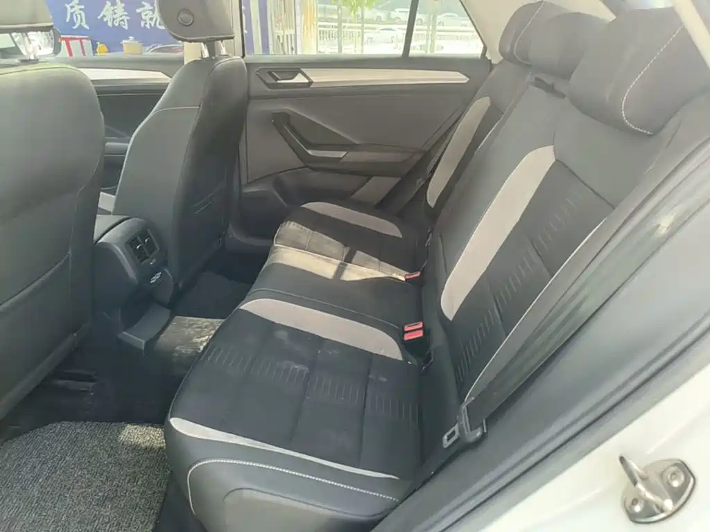 Фото 17 - Volkswagen T-ROC