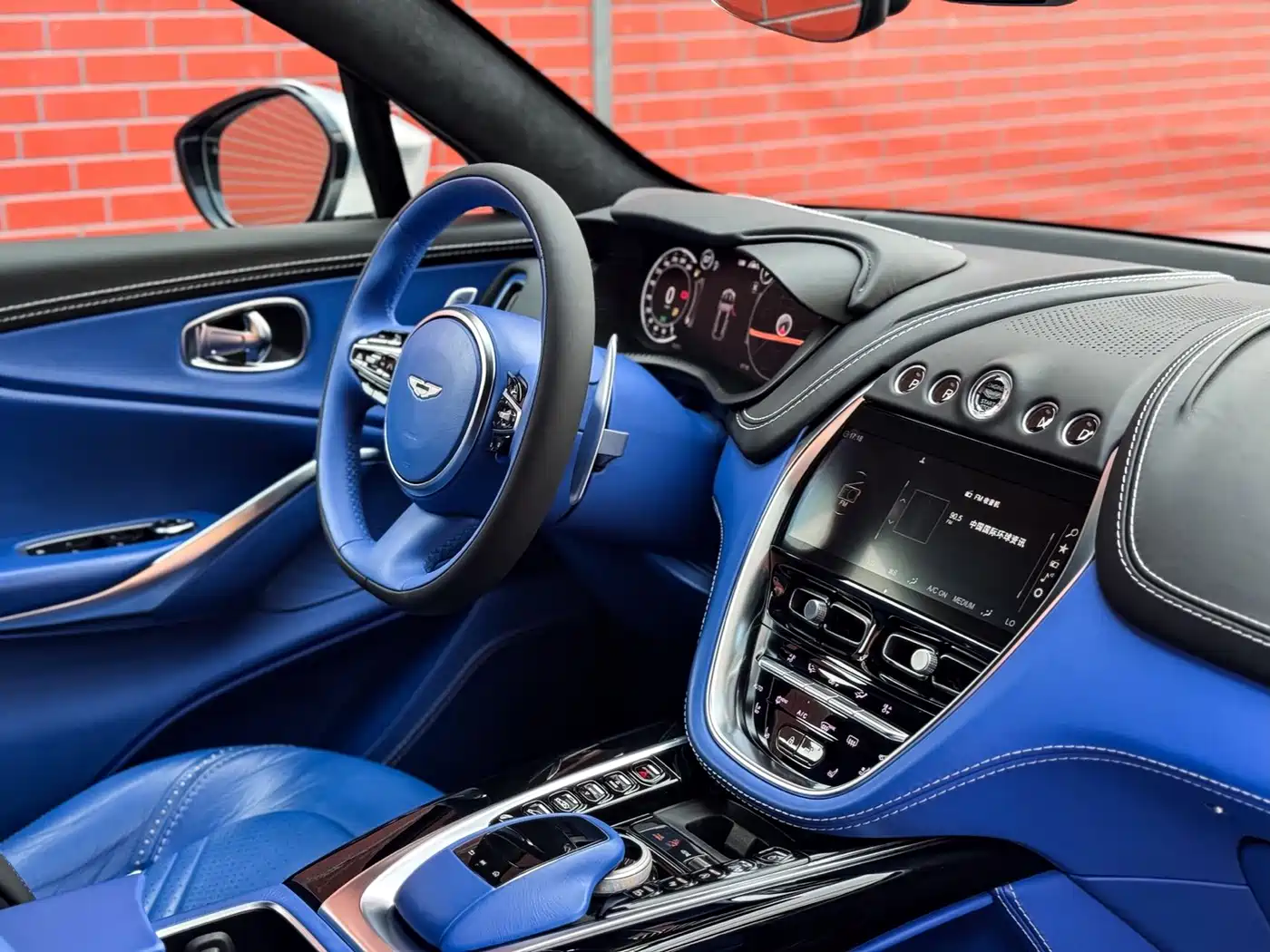 Aston Martin DBX 2021 2020 4.0T V8