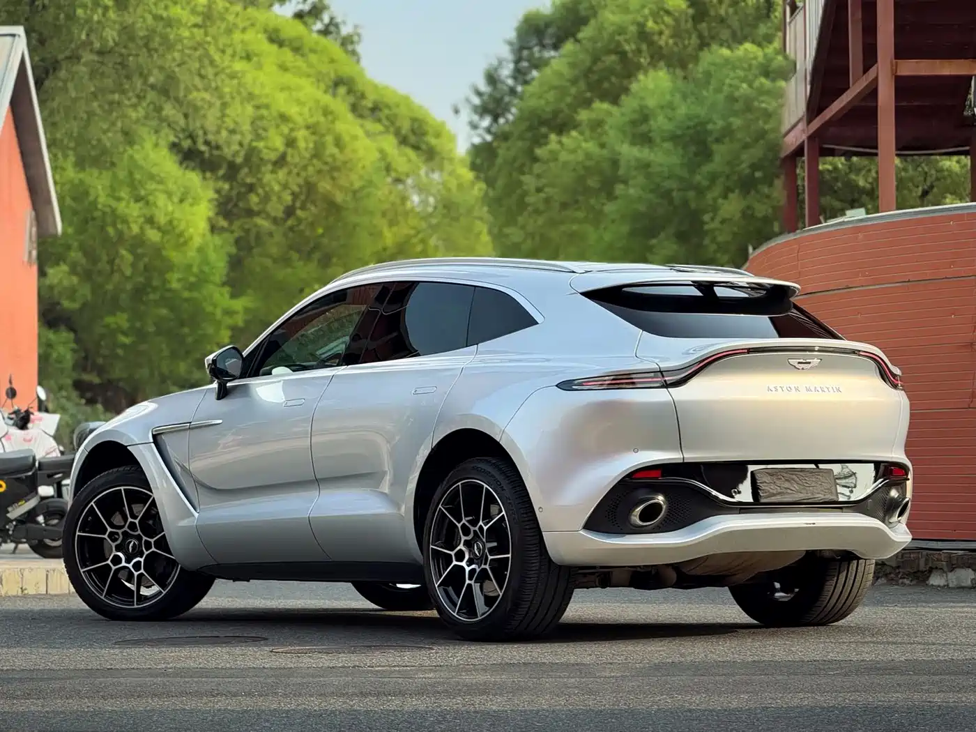 Aston Martin DBX 2021 2020 4.0T V8