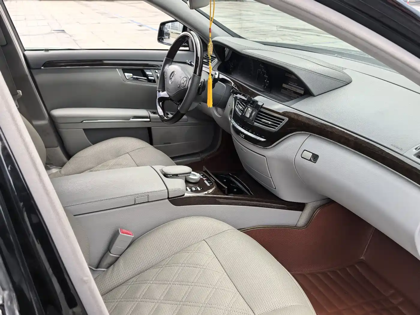Mercedes-Benz S-Class 2012 S 300 L Luxury Grand Edition фото 16