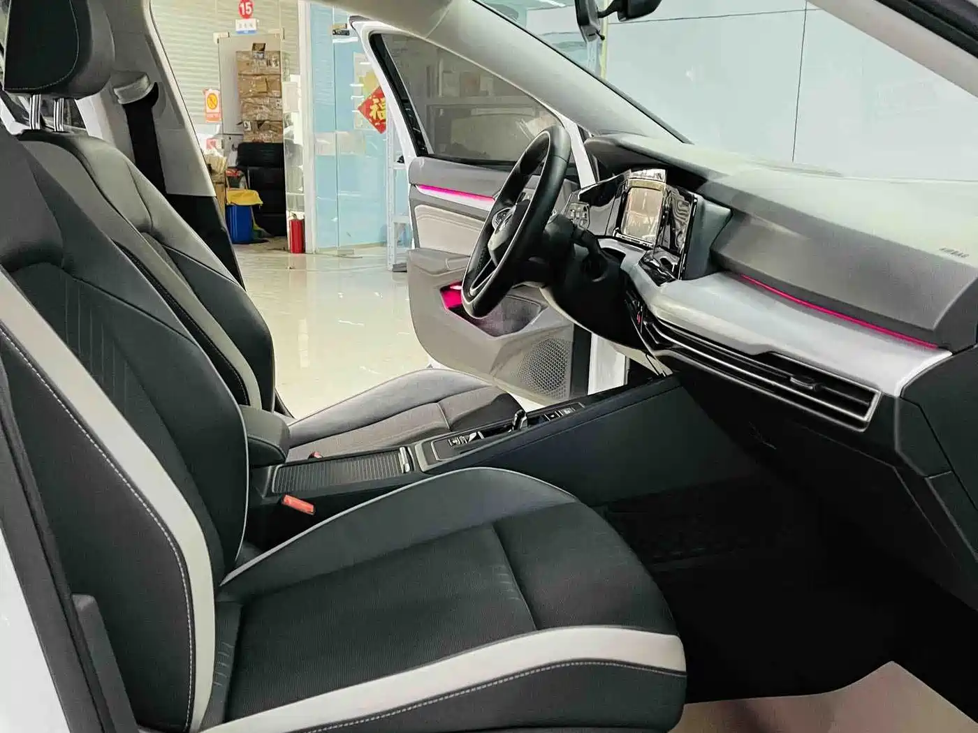 Volkswagen Golf 2023 Facelift 280TSI DSG Pro фото 6
