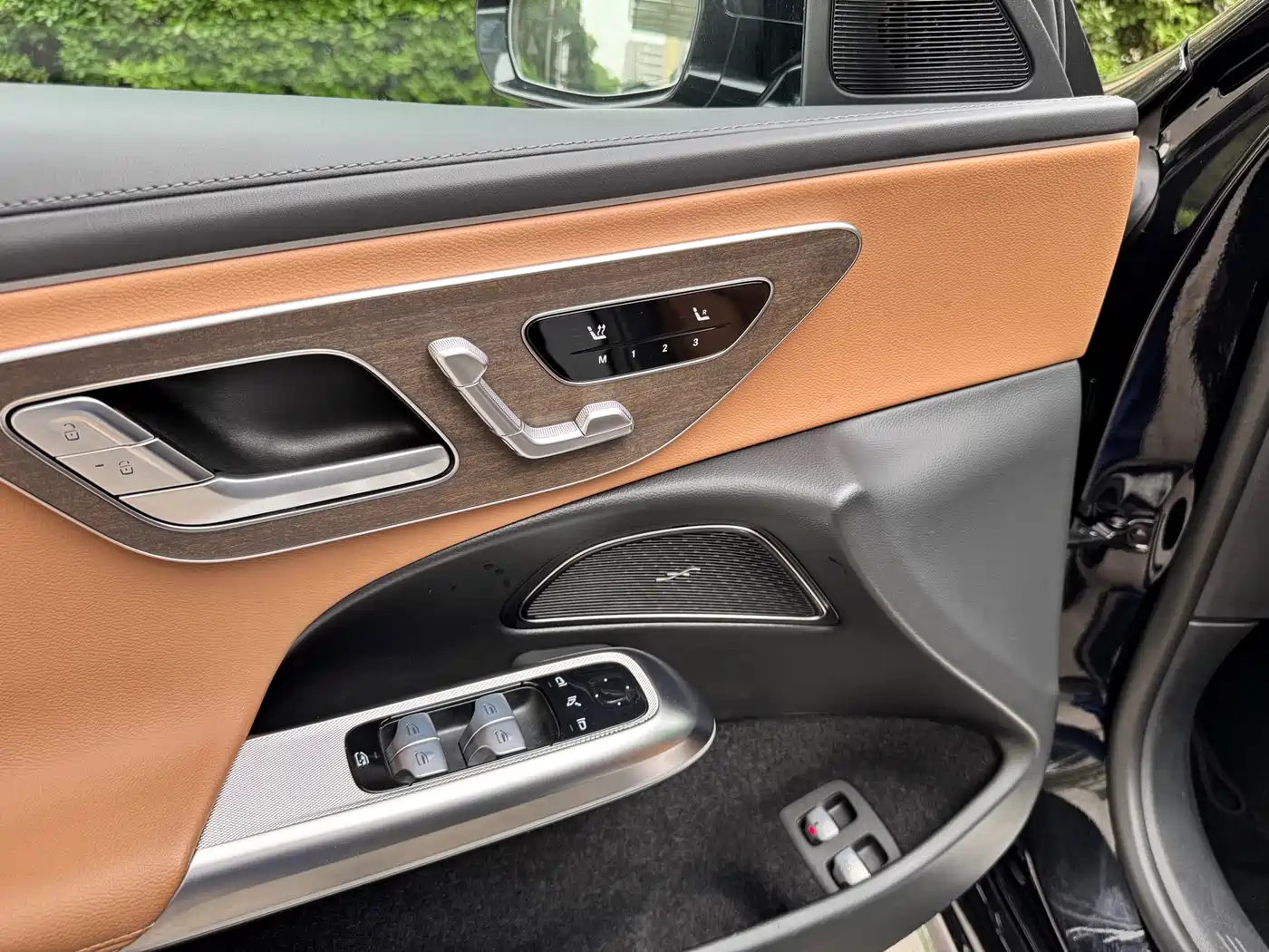 Mercedes-Benz E-Class New Energy 2024 E 350 e L Plug-in Hybrid Sedan фото 8