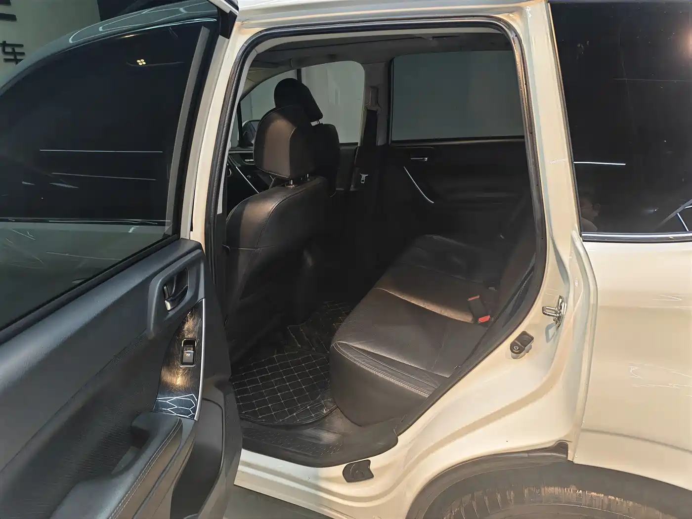 Subaru Forester 2018 2.0i Luxury Navigation Edition фото 6