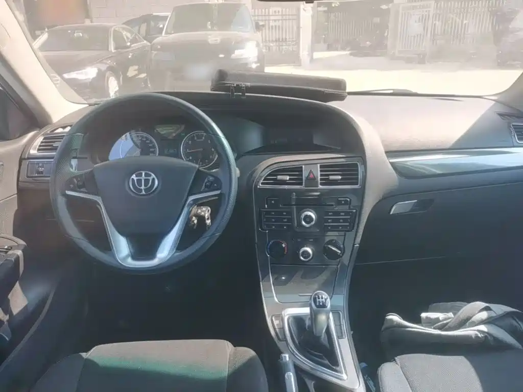 Zhonghua V5 2015 2012 1.5T Manual 2WD Sport