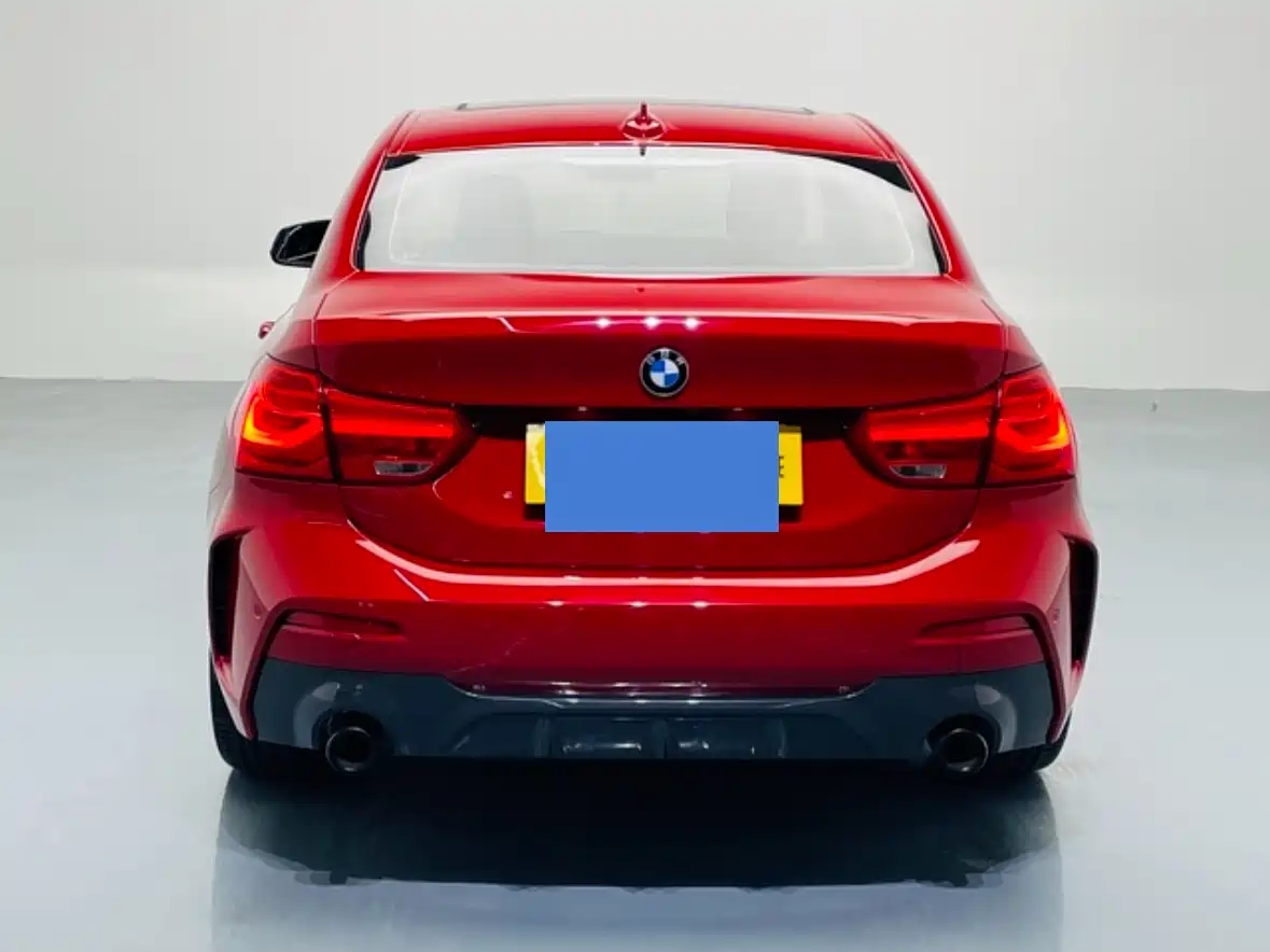 BMW 1 Series 2021 120i M Sport Shadow Edition фото 3
