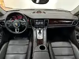 Photo 19 - Porsche Panamera