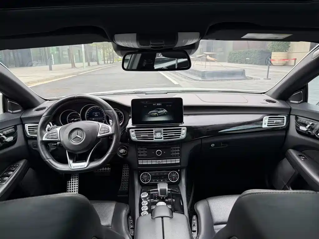 Mercedes-Benz CLS AMG 2015 AMG CLS 63 4MATIC фото 10