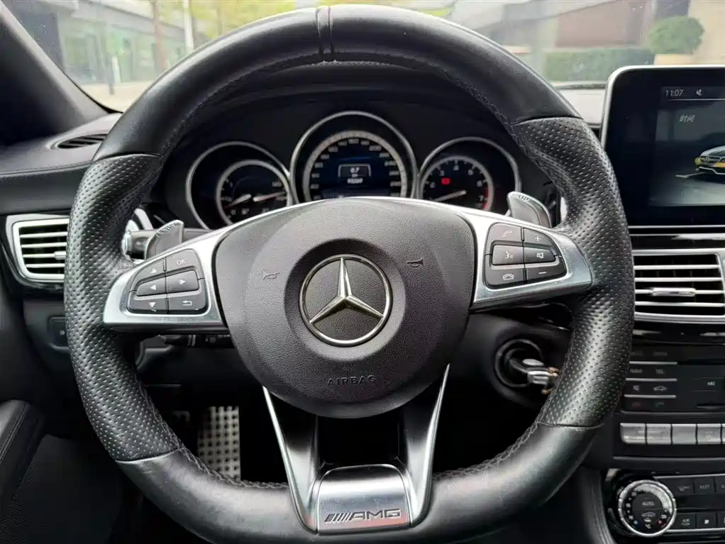Mercedes-Benz CLS AMG 2015 AMG CLS 63 4MATIC фото 19
