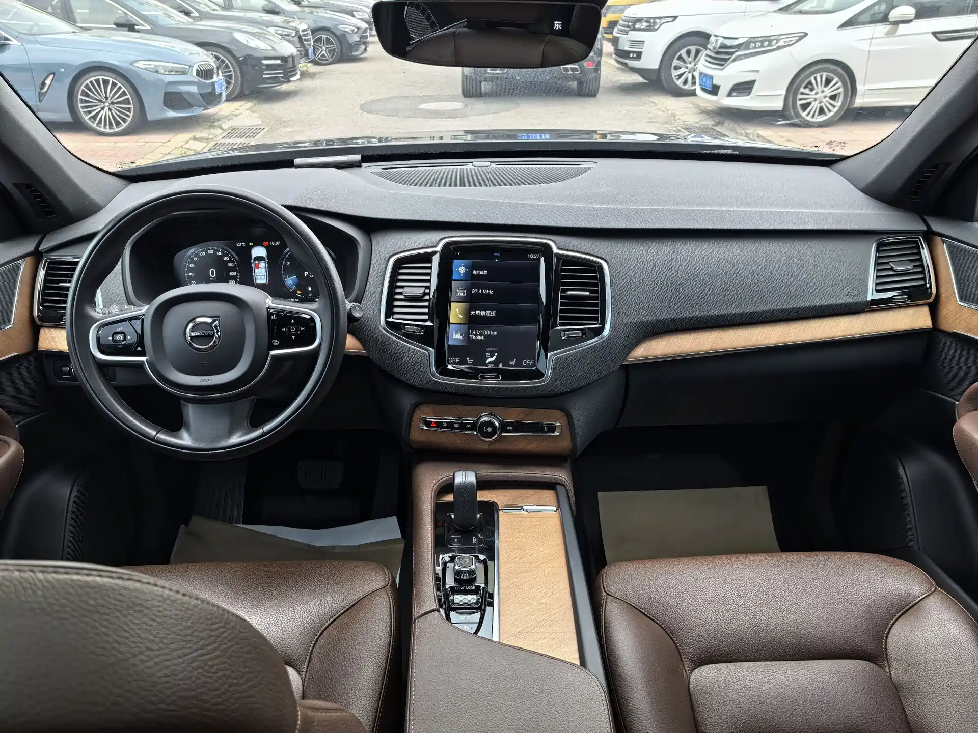 Фото 12 - Volvo XC90