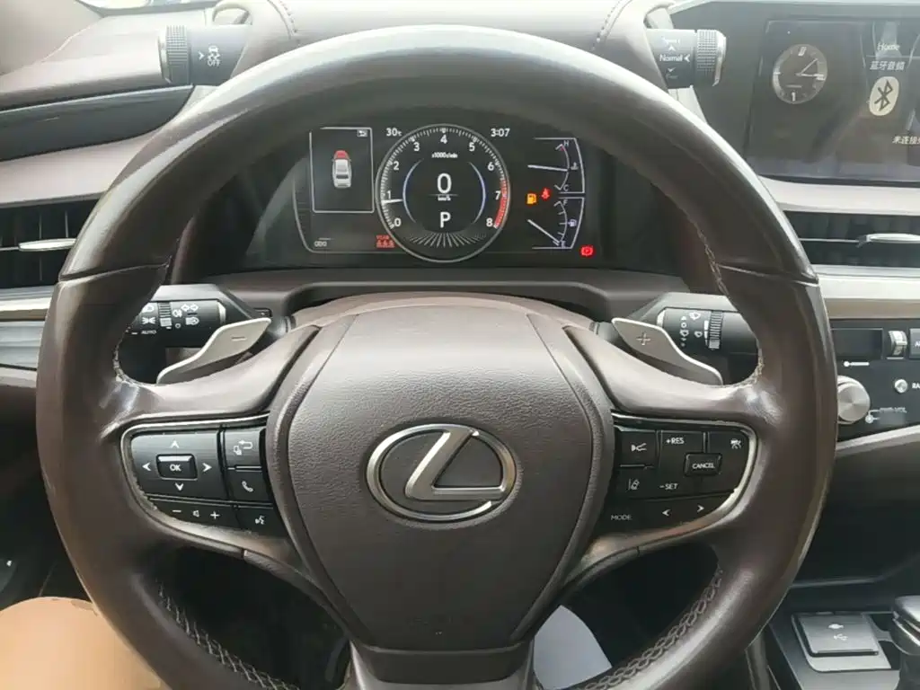 Фото 11 - Lexus ES