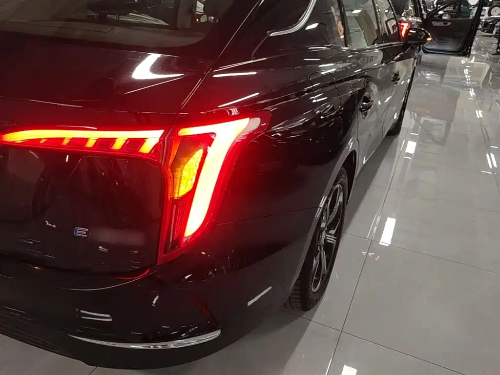 Hongqi E-QM5 2023 Facelift Basic Travel Edition фото 8