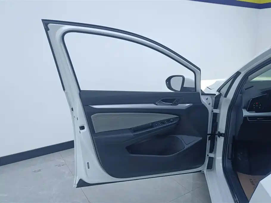 Volkswagen Golf 2023 Facelift 280TSI DSG Pro фото 7