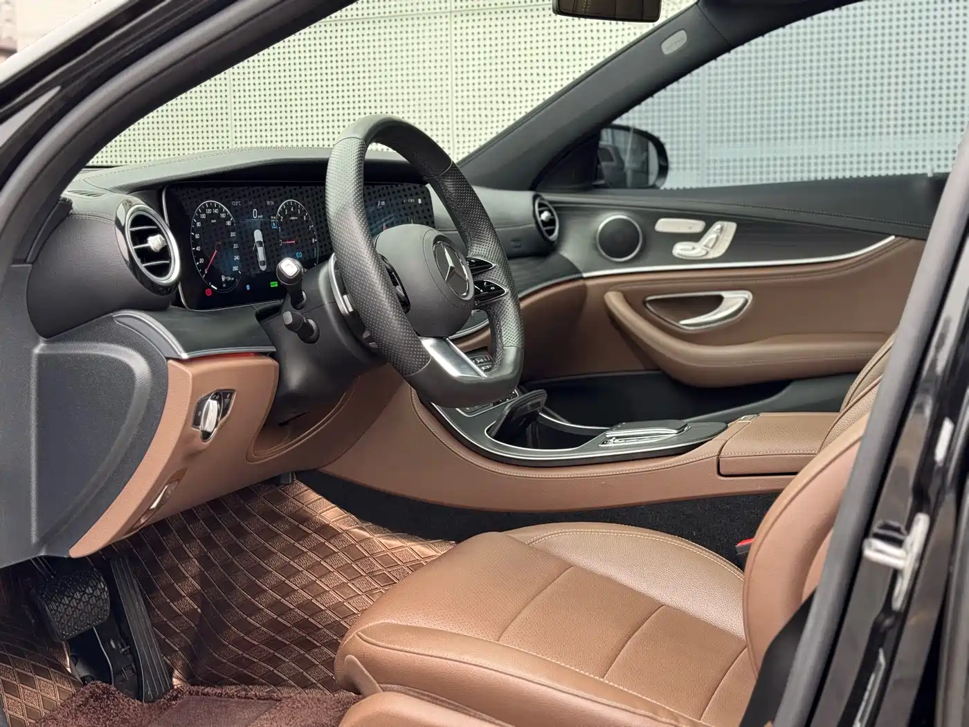 Mercedes-Benz E-Class New Energy 2023 E 350 e L Plug-in Hybrid Sport Sedan фото 8