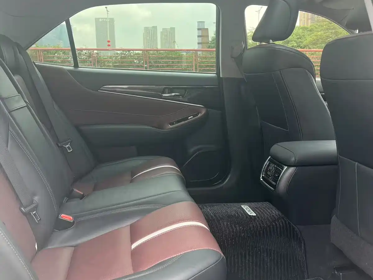 Toyota Crown 2017 2.0T Sport Edition фото 16