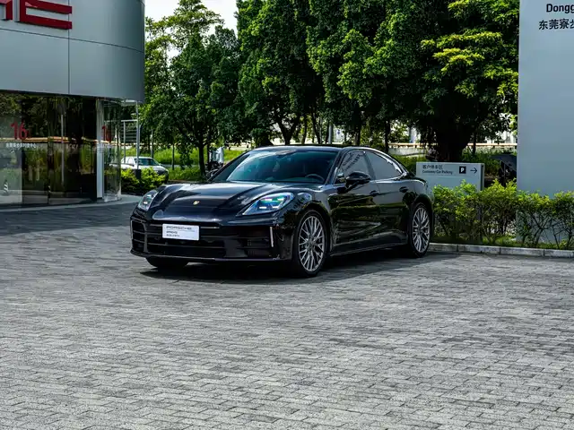 Porsche Panamera 2025