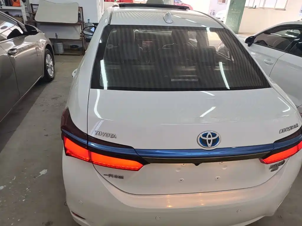 Toyota Corolla Twin Engine E+ 2019 2019 1.8L E-CVT Luxury Edition