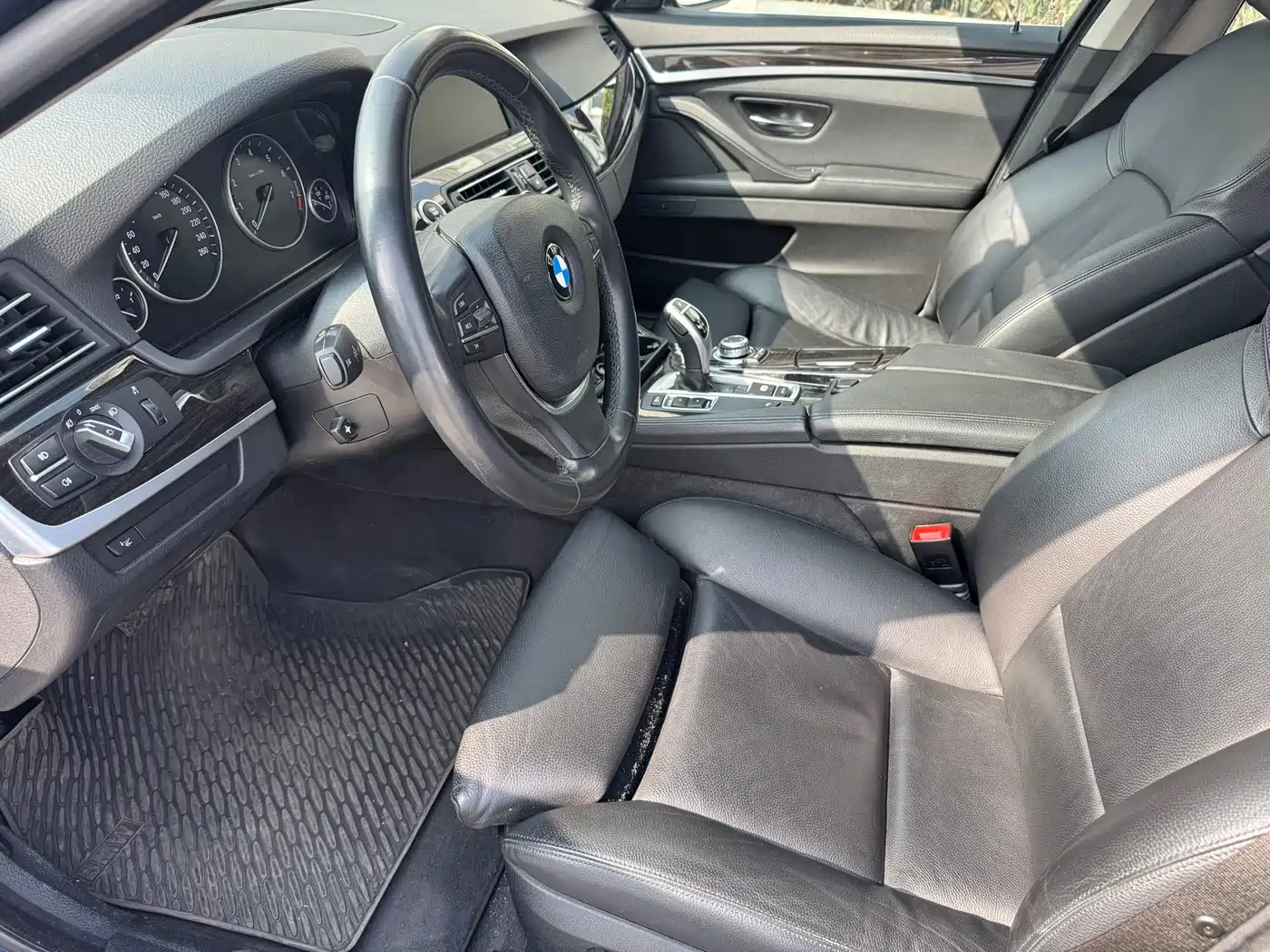 BMW 5 Series (Import) 2011 535i Luxury Sport фото 8