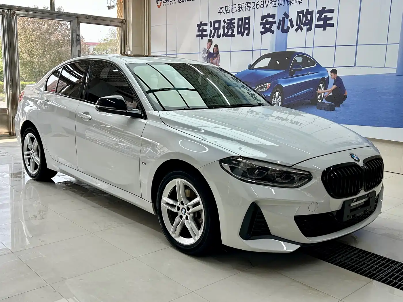 BMW 1 Series 2023 120i M Sport Shadow Edition фото 3